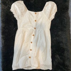 Girl’s White Eyelet dress🌷😍